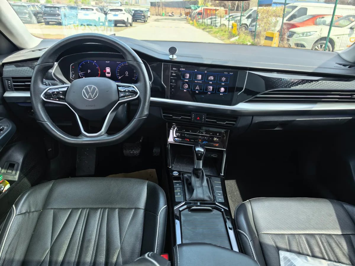 Volkswagen 2022 330TSI 7