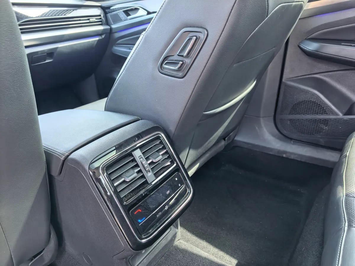 Volkswagen 2022 330TSI 8