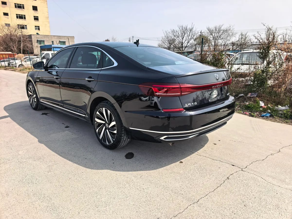 Volkswagen 2022 330TSI 9