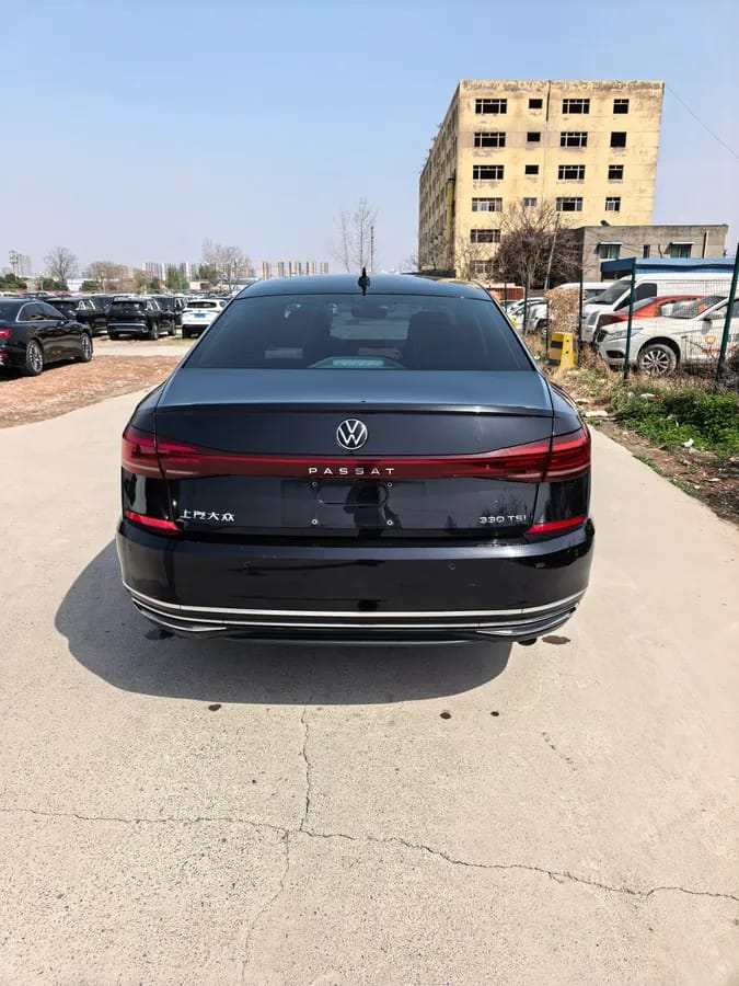 Volkswagen 2022 330TSI 10