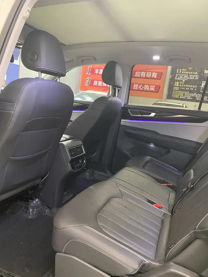 Volkswagen 2022 530 V6 8
