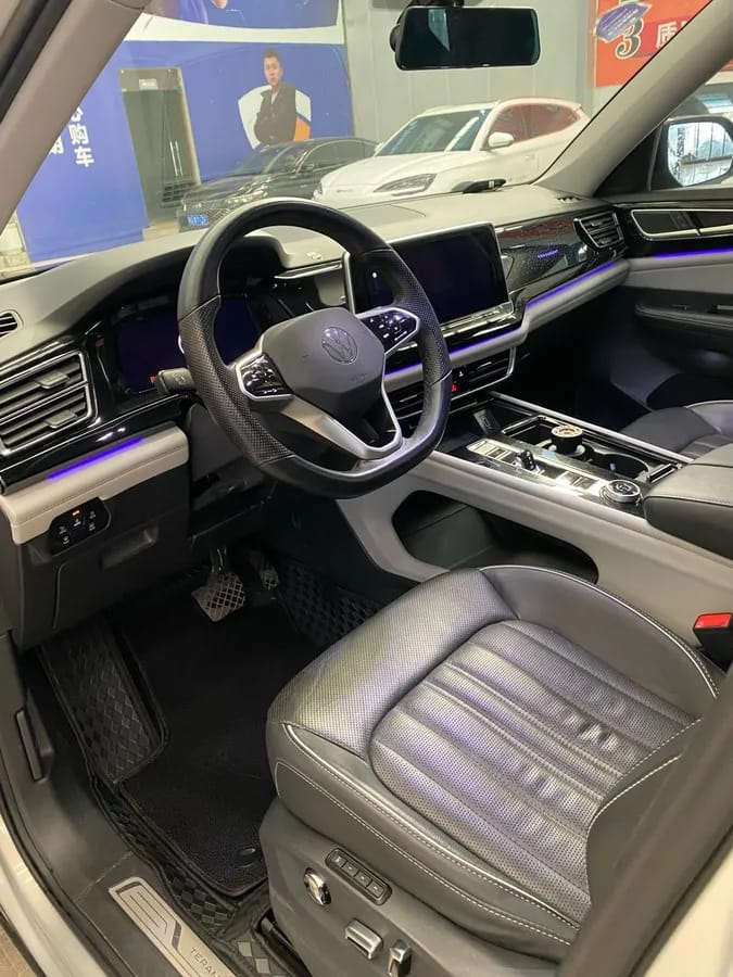 Volkswagen 2022 530 V6 9