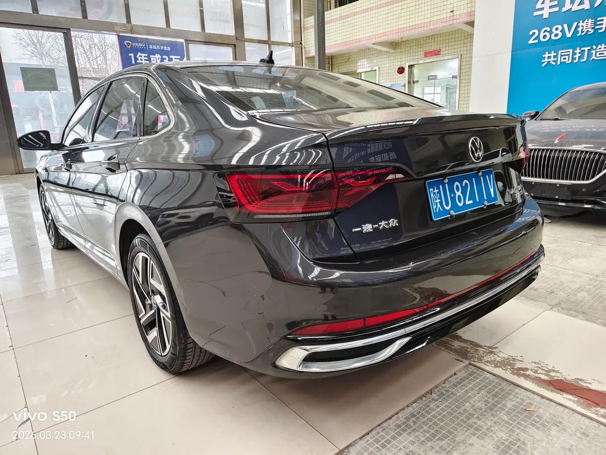 Volkswagen 2023 300TSI DSG 10
