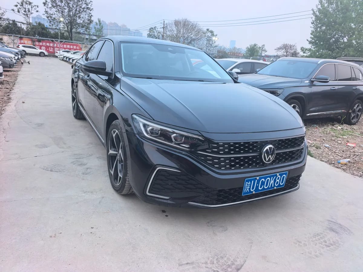Volkswagen 2023 330TSI