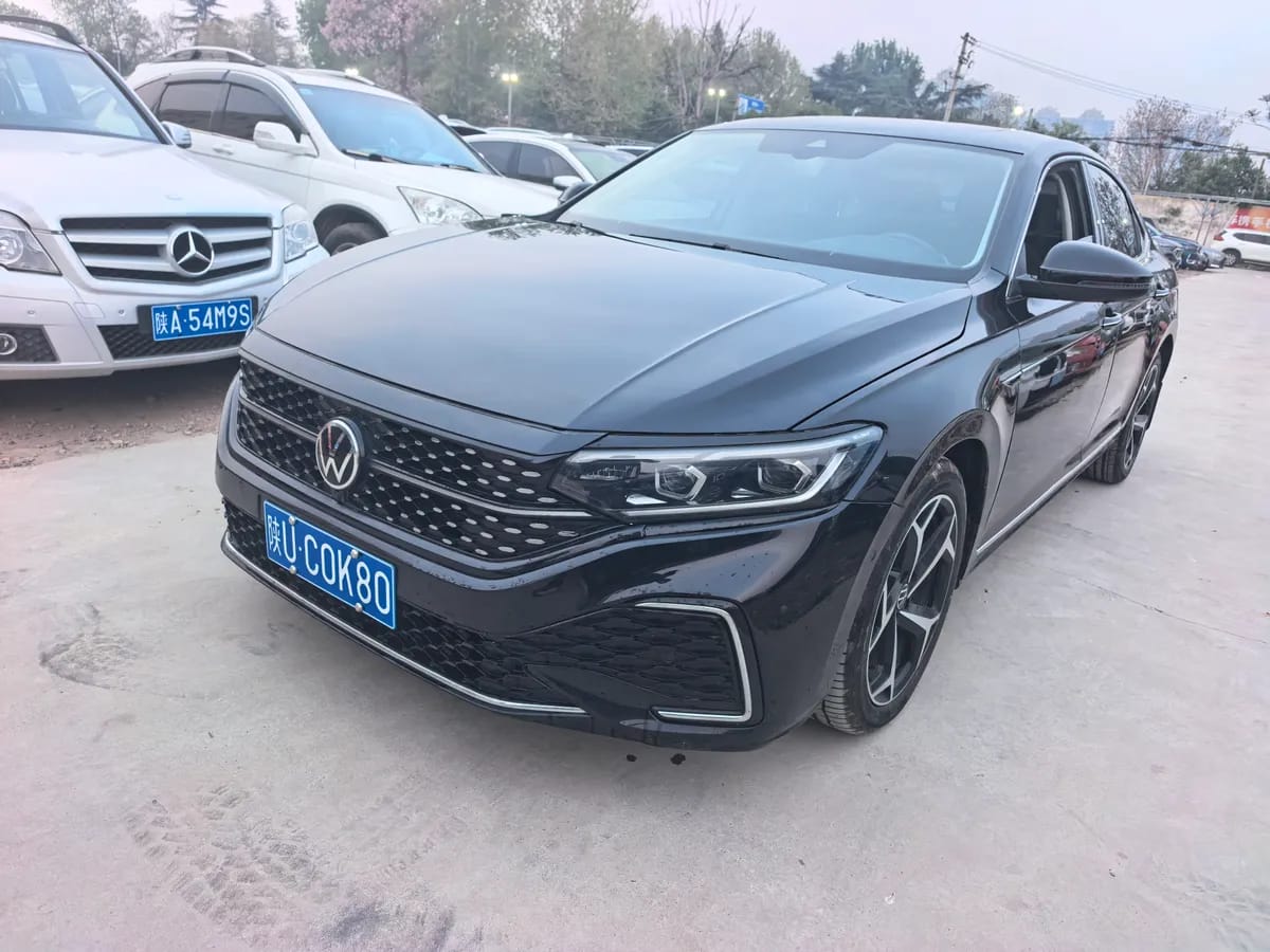 Volkswagen 2023 330TSI 2