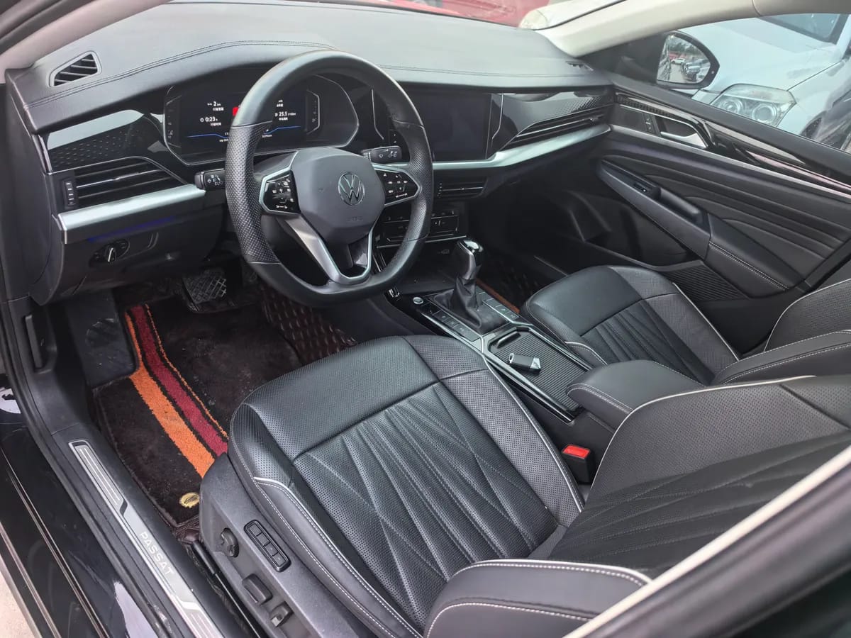 Volkswagen 2023 330TSI 3