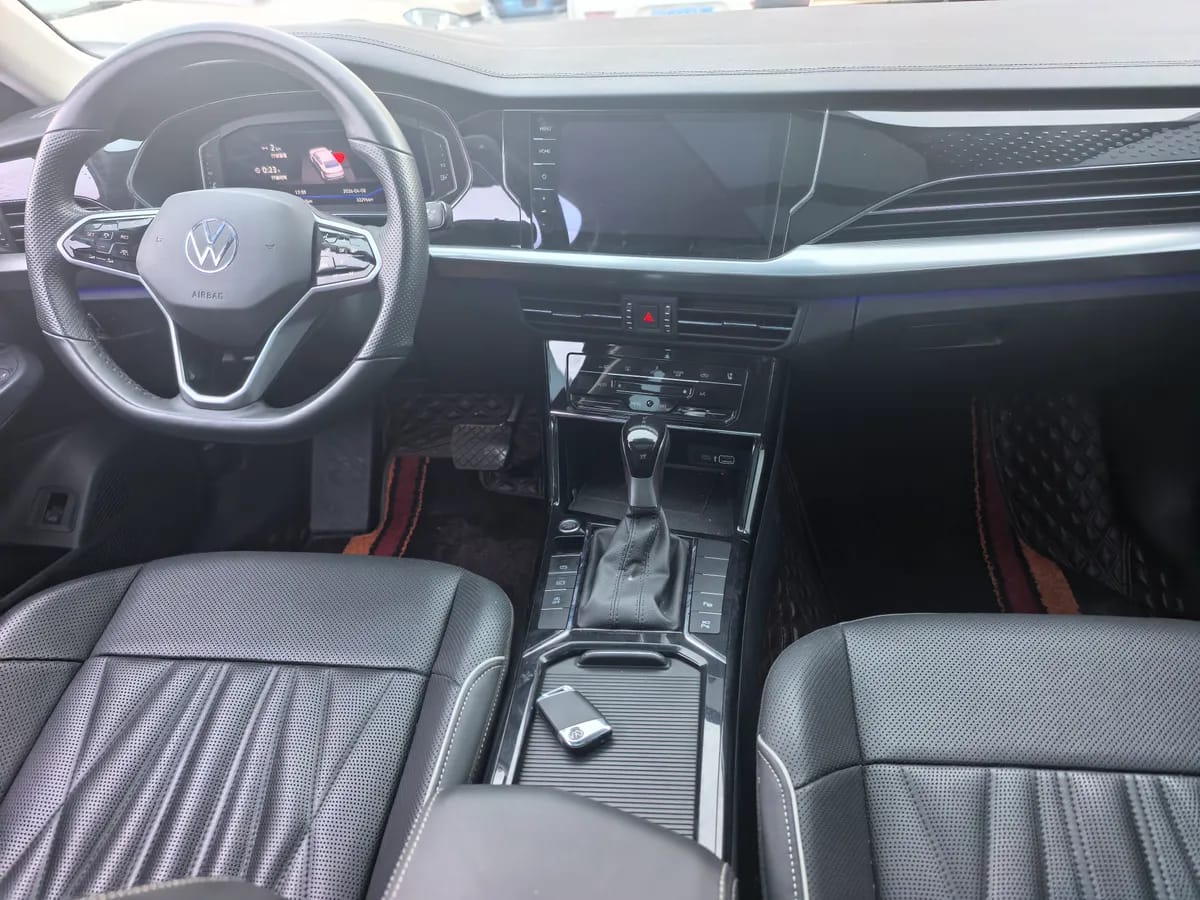 Volkswagen 2023 330TSI 5