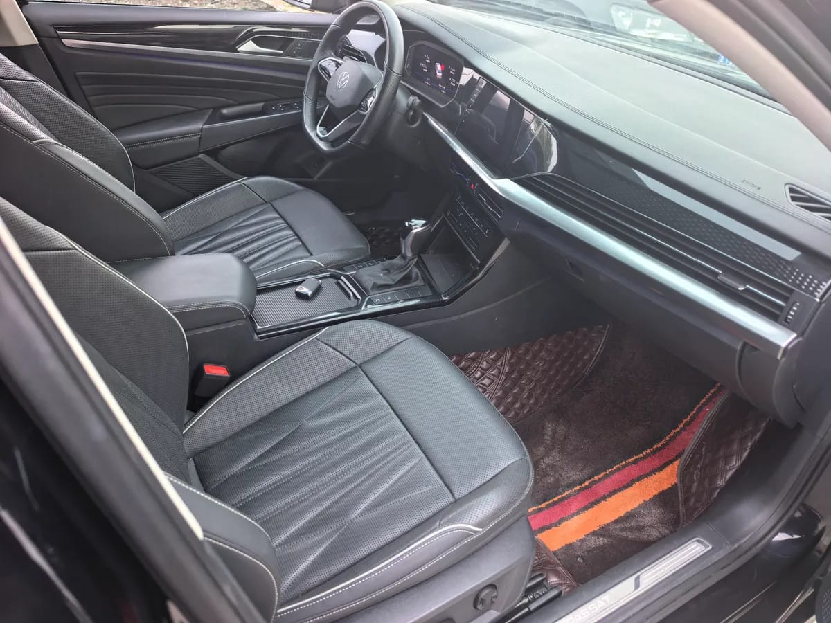 Volkswagen 2023 330TSI 8