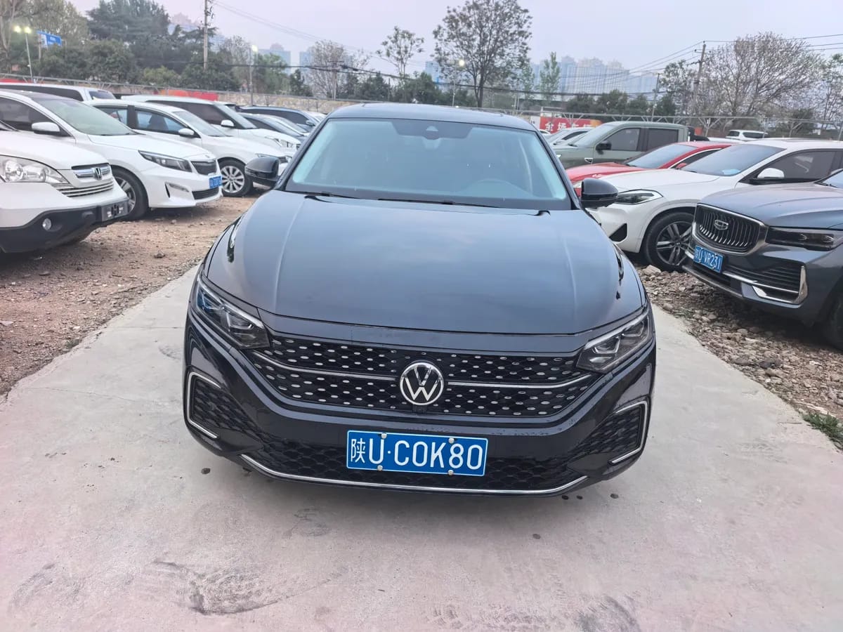 Volkswagen 2023 330TSI 9