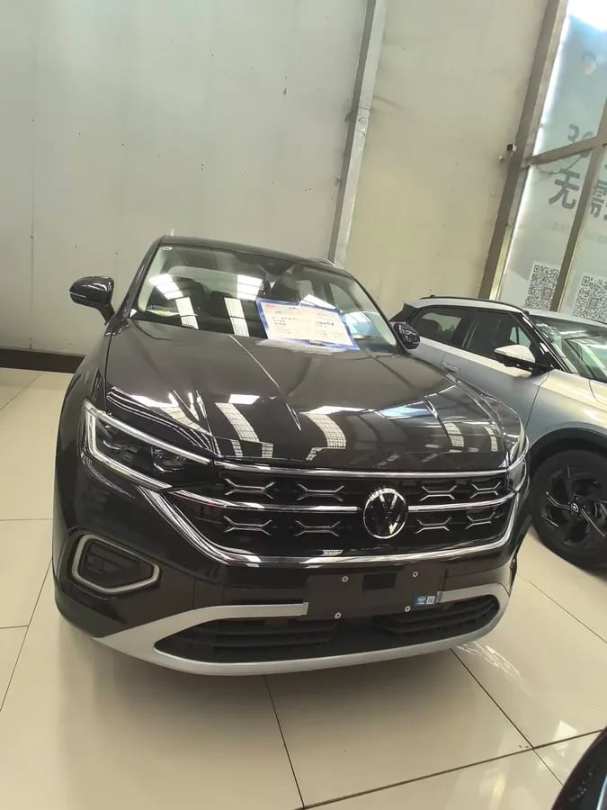 Volkswagen 2024 300TSI Plus 2