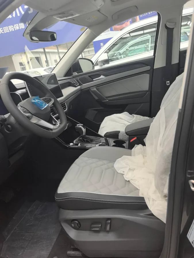 Volkswagen 2024 300TSI Plus 6