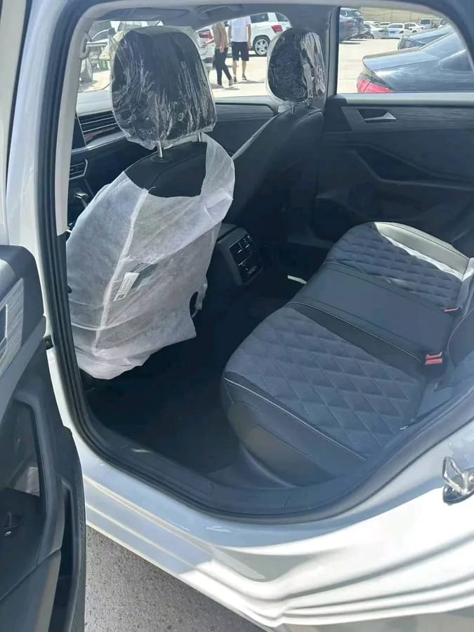 Volkswagen 2025 300TSI DSG 4