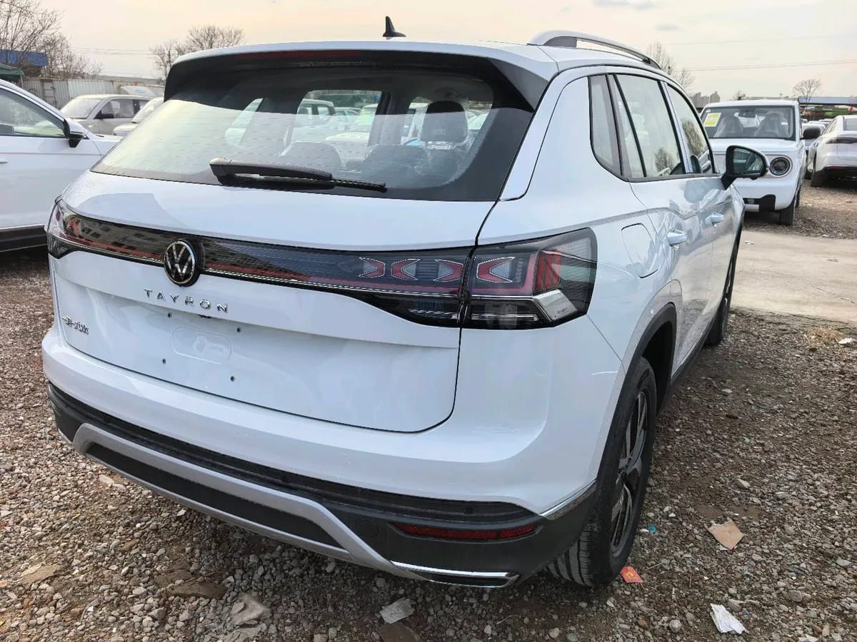 Volkswagen 2025 300TSI 3