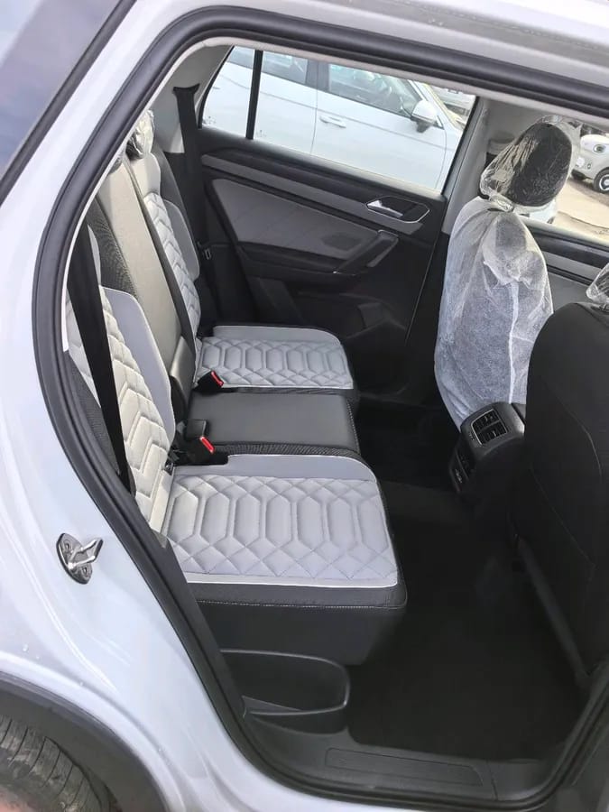 Volkswagen 2025 300TSI 5