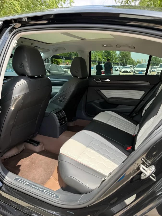 Volkswagen 2025 330TSI DSG 7