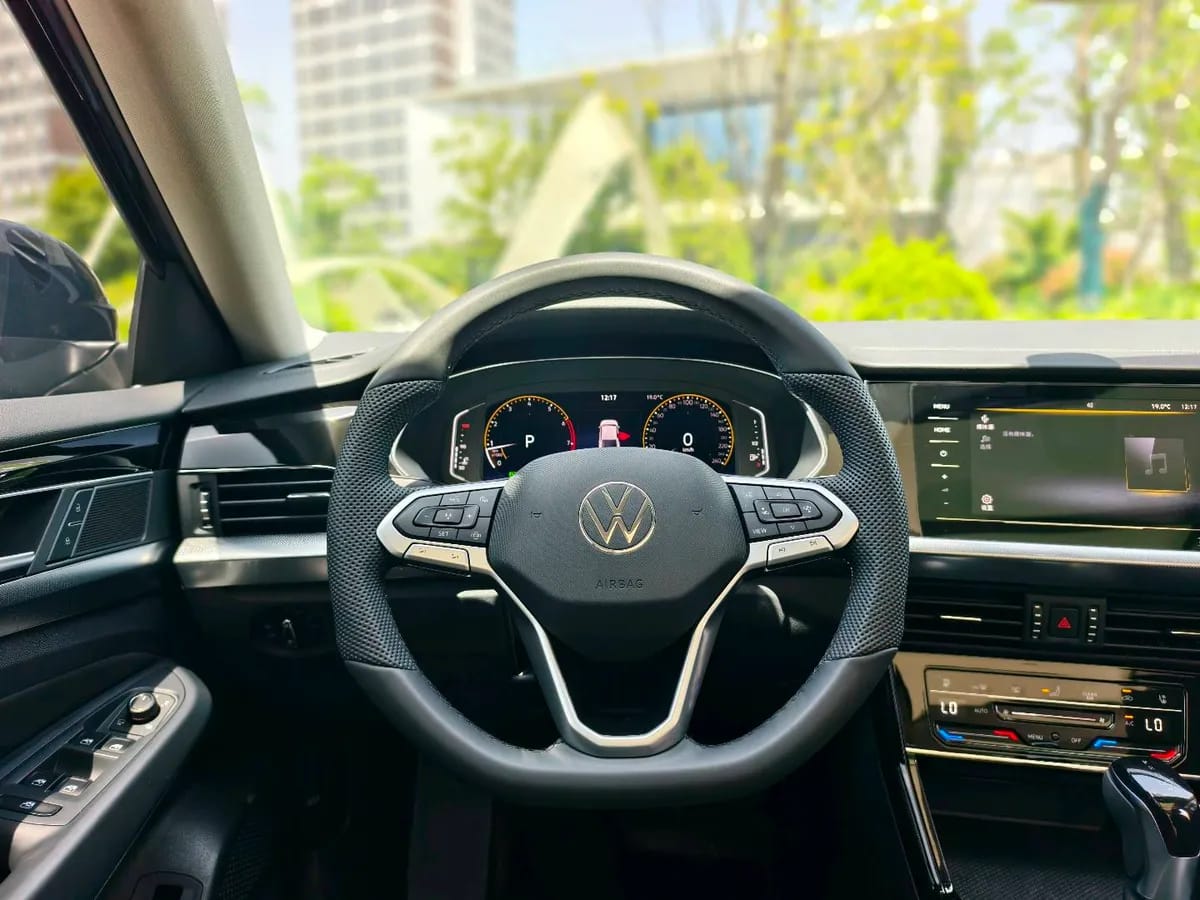 Volkswagen 2025 380TSI 8