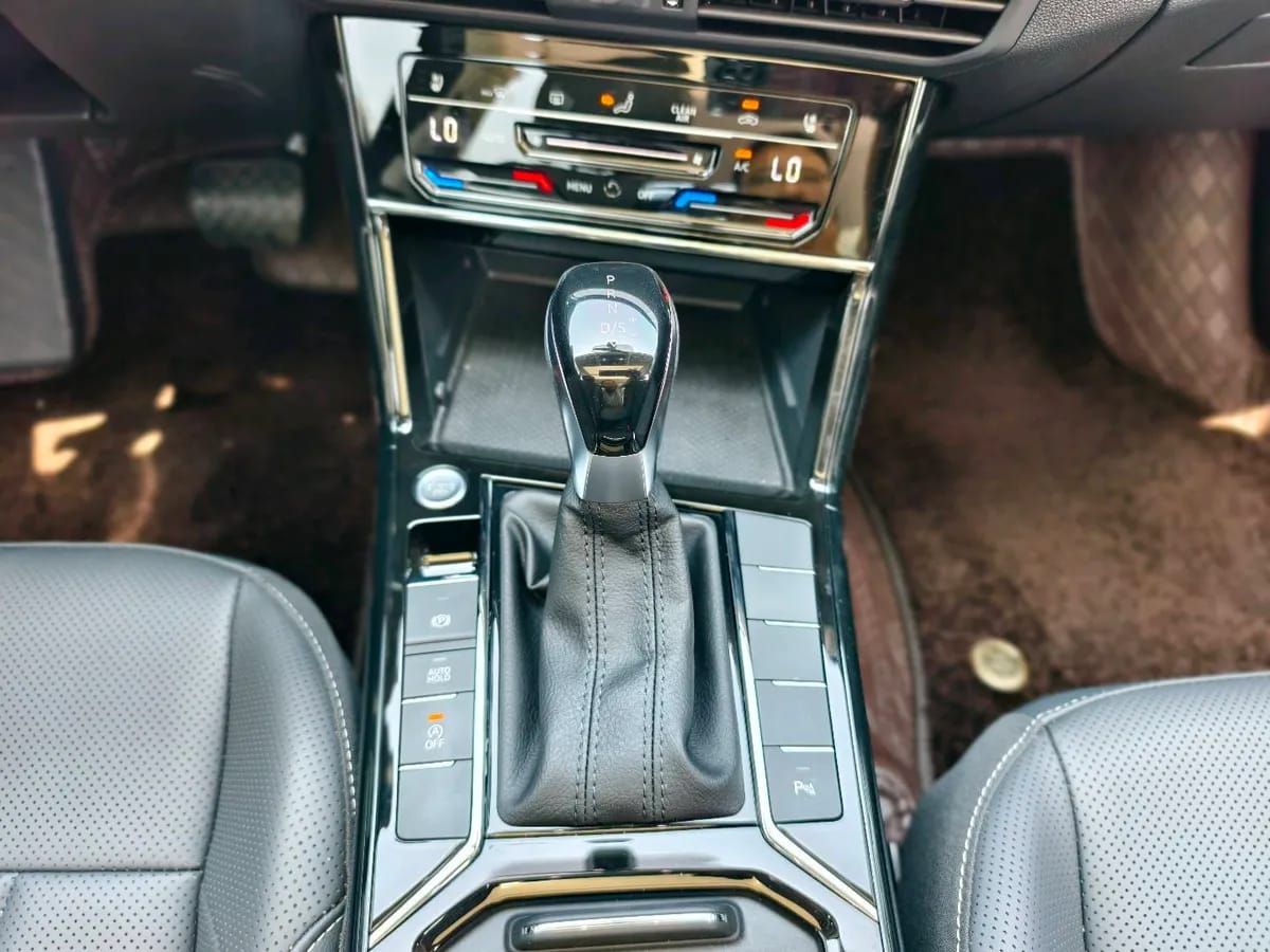 Volkswagen 2025 380TSI 10