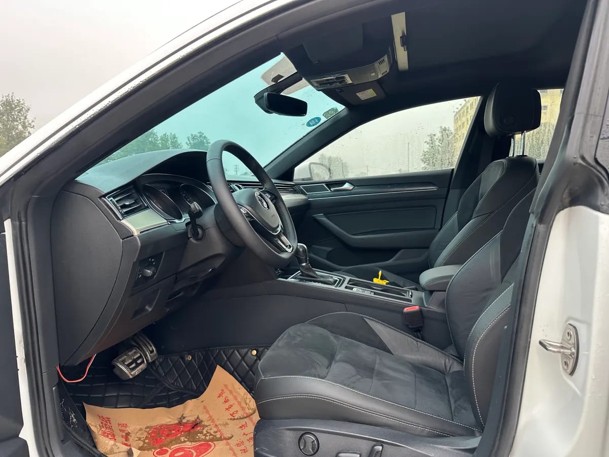 Volkswagen -CC 2019 330TSI VI 9