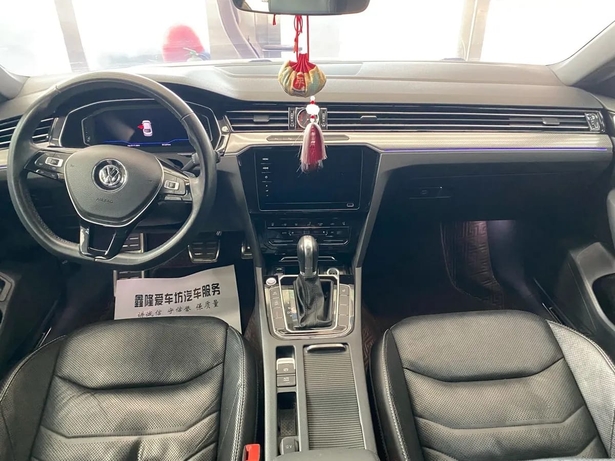 Volkswagen -CC 2020 330TSI VI 9