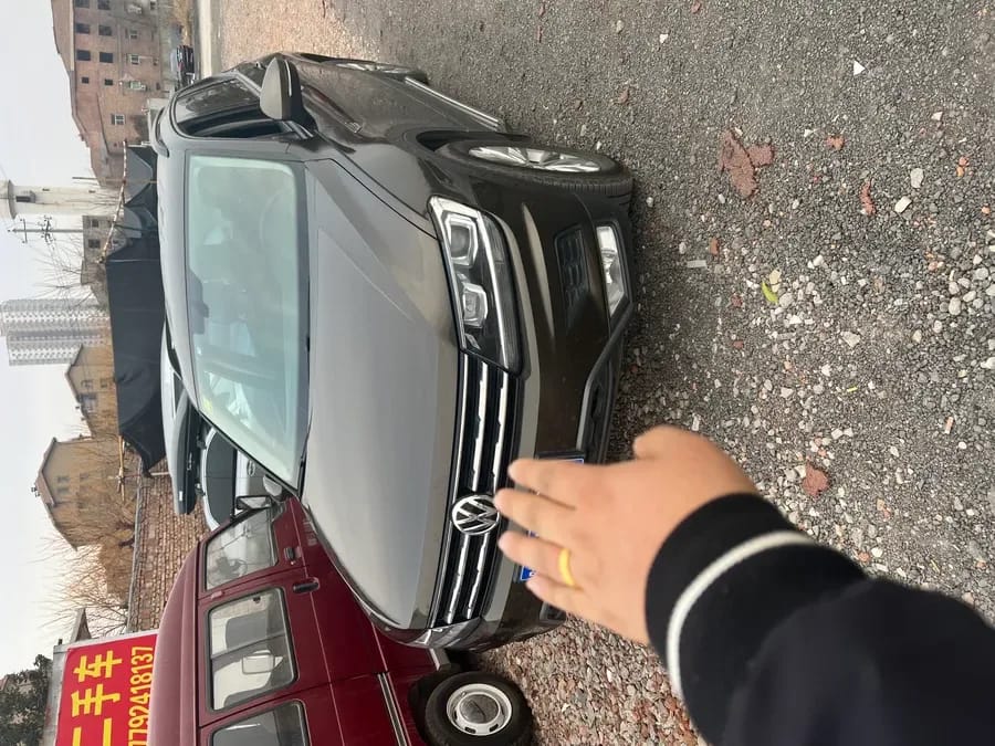 Volkswagen L 2017 330TSI