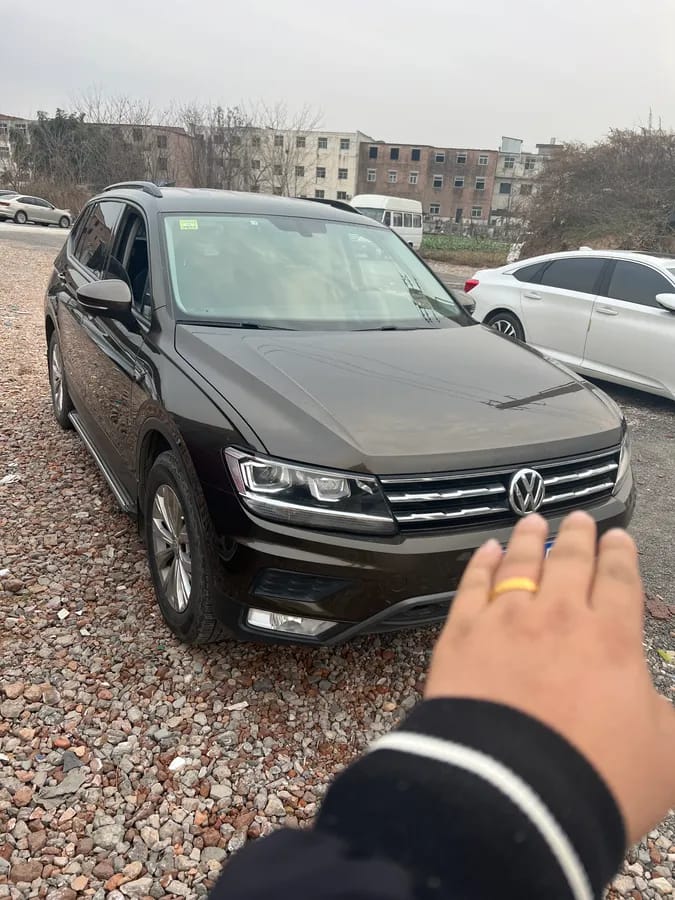Volkswagen L 2017 330TSI 3