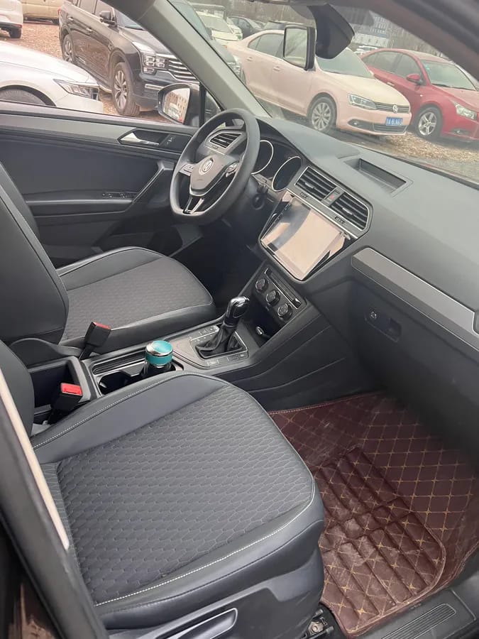 Volkswagen L 2017 330TSI 6