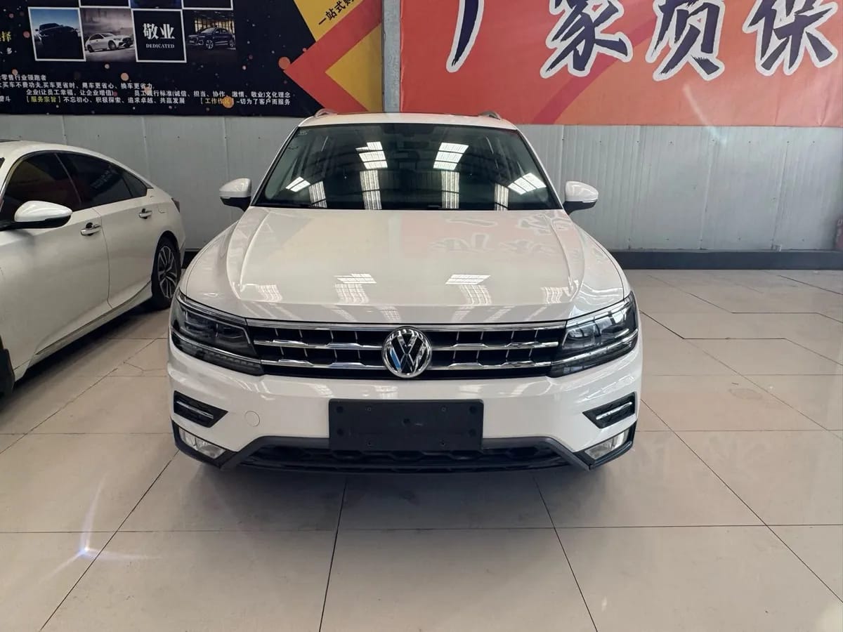 Volkswagen L 2017 380TSI 2