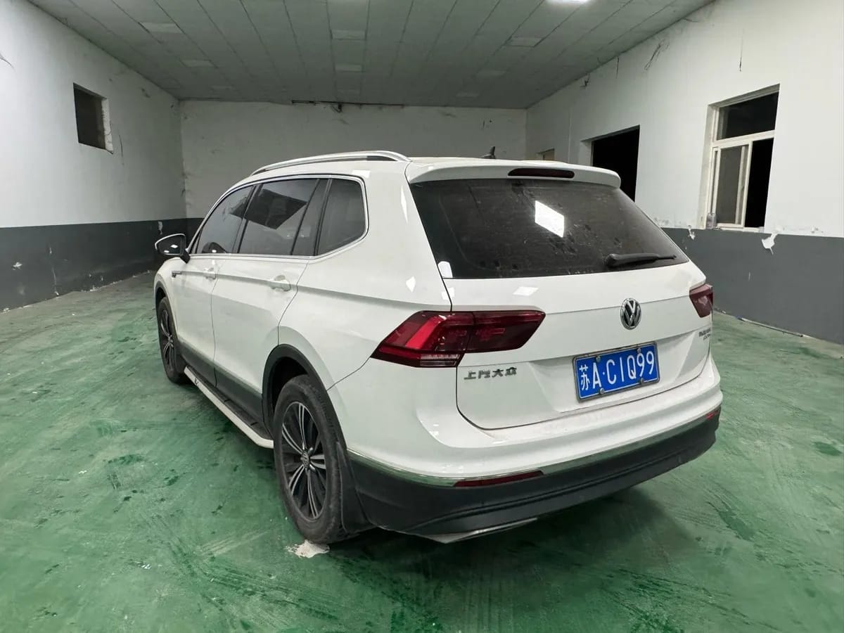 Volkswagen L 2017 380TSI 6
