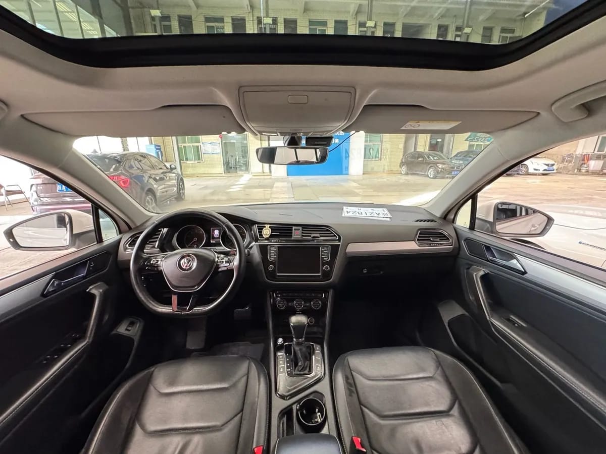 Volkswagen L 2017 380TSI 8
