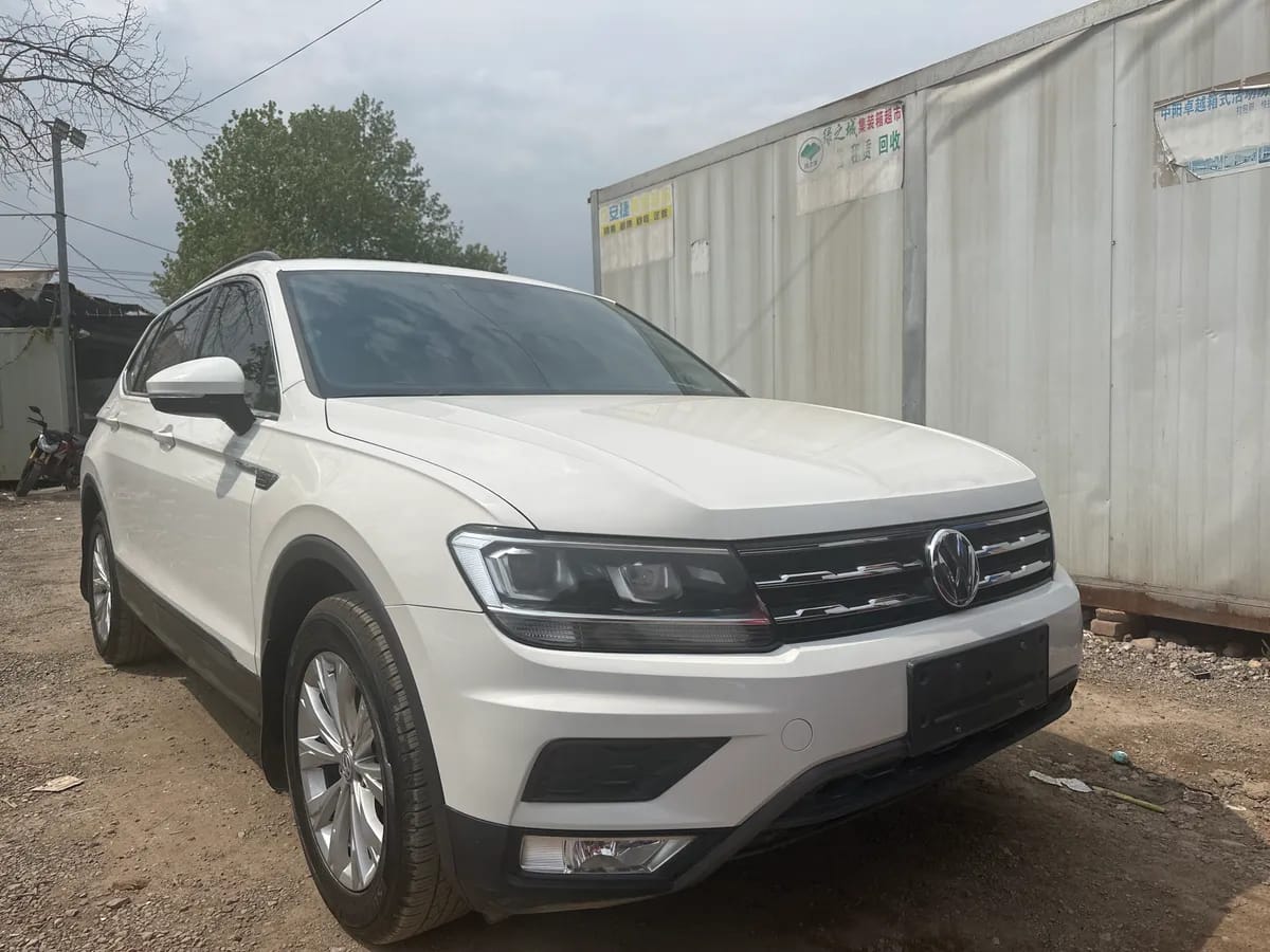 Volkswagen L 2018 330TSI 2