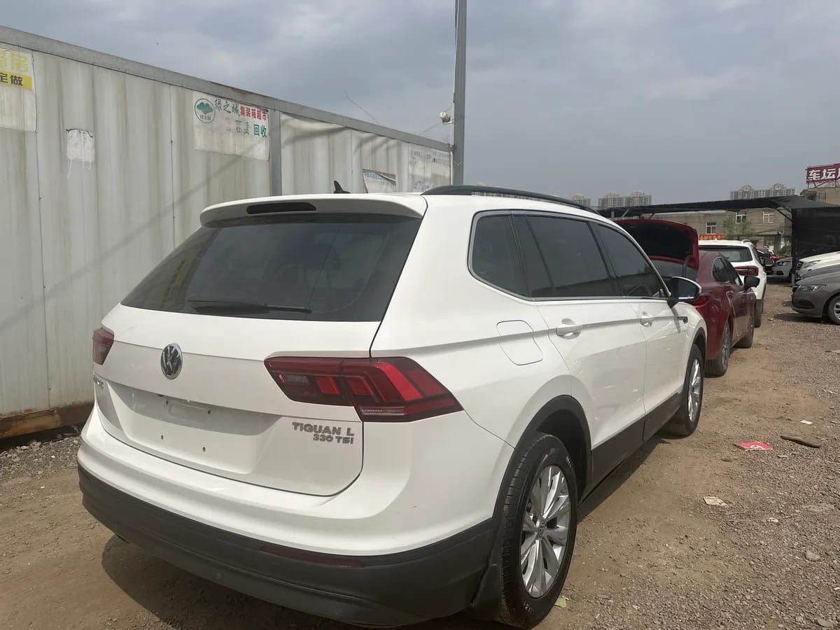 Volkswagen L 2018 330TSI 3