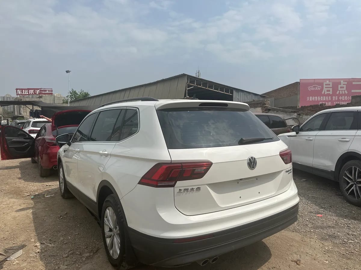 Volkswagen L 2018 330TSI 5