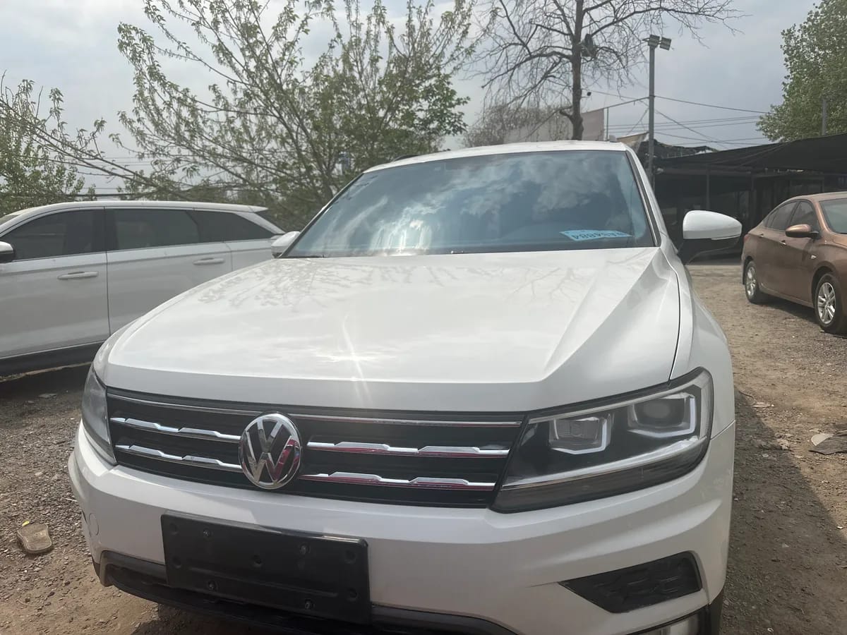 Volkswagen L 2018 330TSI 7