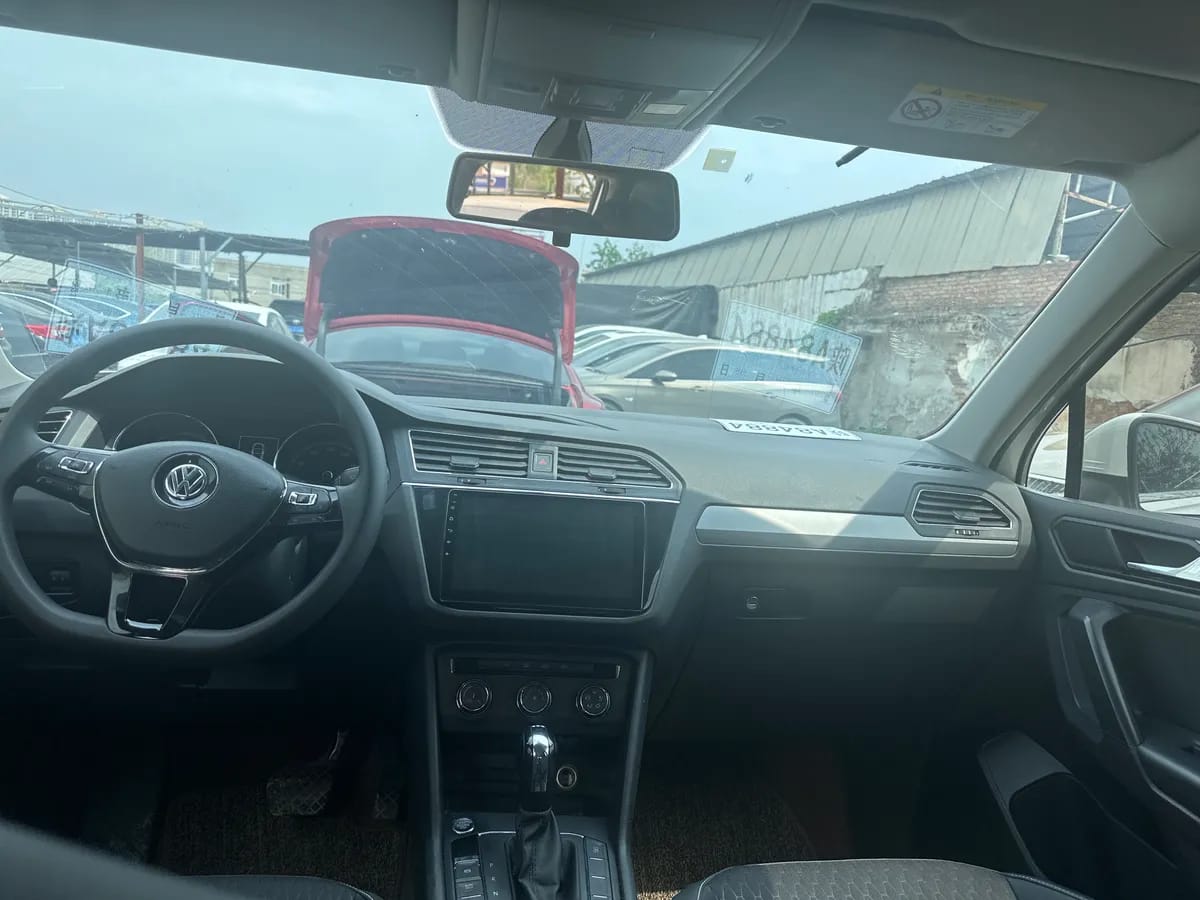 Volkswagen L 2018 330TSI 8