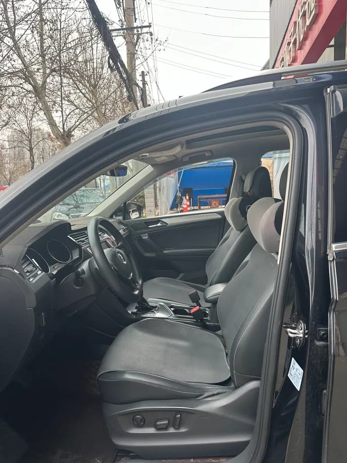 Volkswagen L 2018 380TSI 7