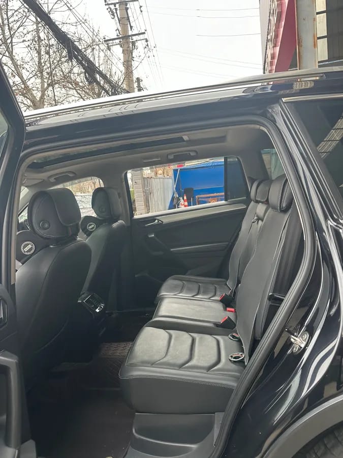 Volkswagen L 2018 380TSI 8