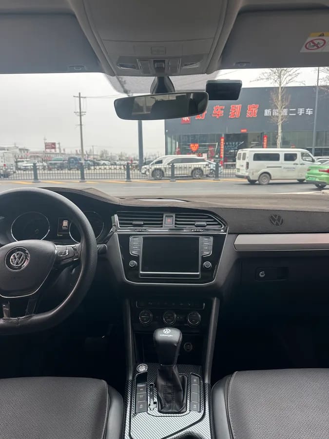Volkswagen L 2018 380TSI 10