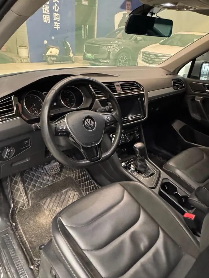 Volkswagen L 2019 330TSI V 8