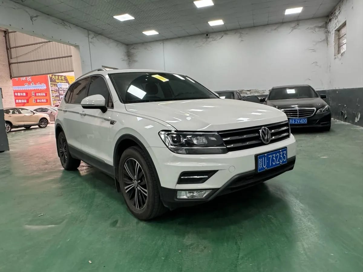 Volkswagen L 2020 330TSI VI 3