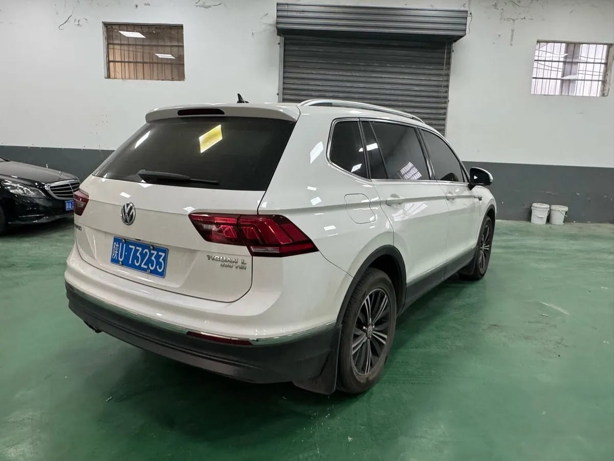 Volkswagen L 2020 330TSI VI 4
