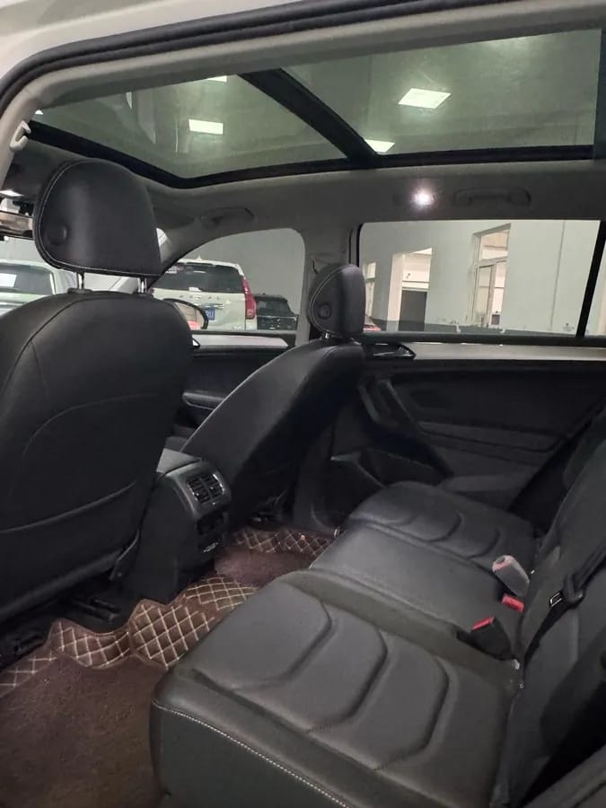 Volkswagen L 2020 330TSI VI 9