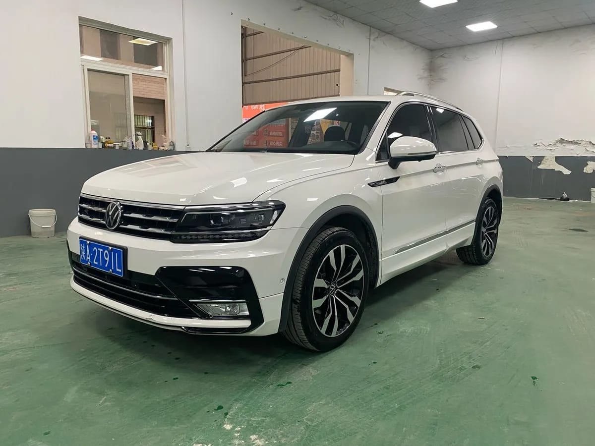 Volkswagen L 2021 330TSI R-Line