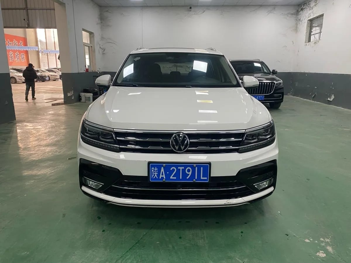 Volkswagen L 2021 330TSI R-Line 2