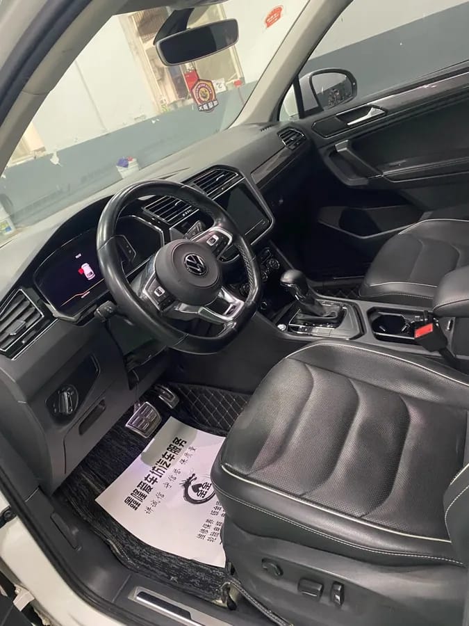 Volkswagen L 2021 330TSI R-Line 8