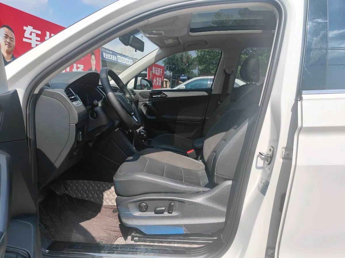 Volkswagen L 2021 330TSI 4