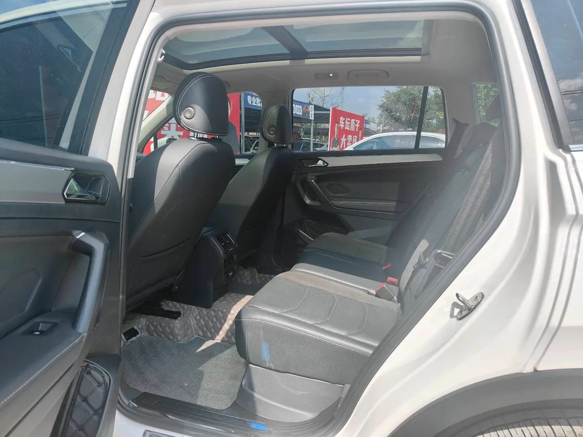 Volkswagen L 2021 330TSI 5