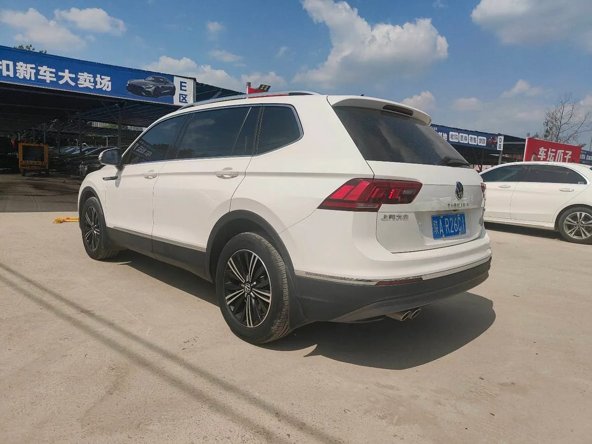 Volkswagen L 2021 330TSI 7