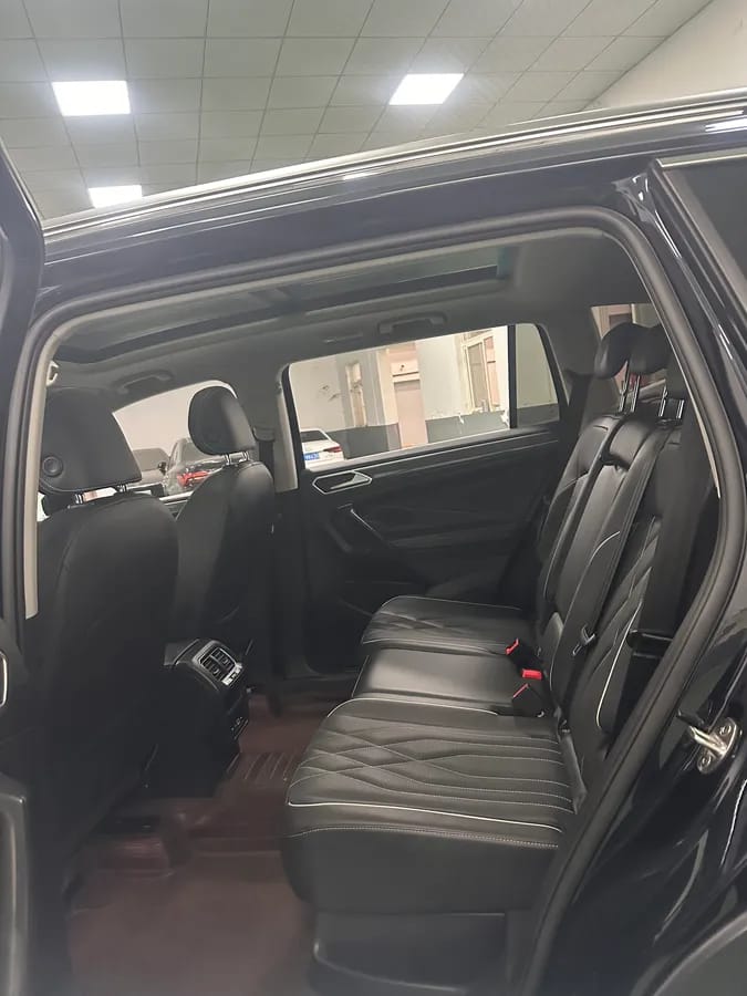 Volkswagen L 2022 330TSI R-Line 8