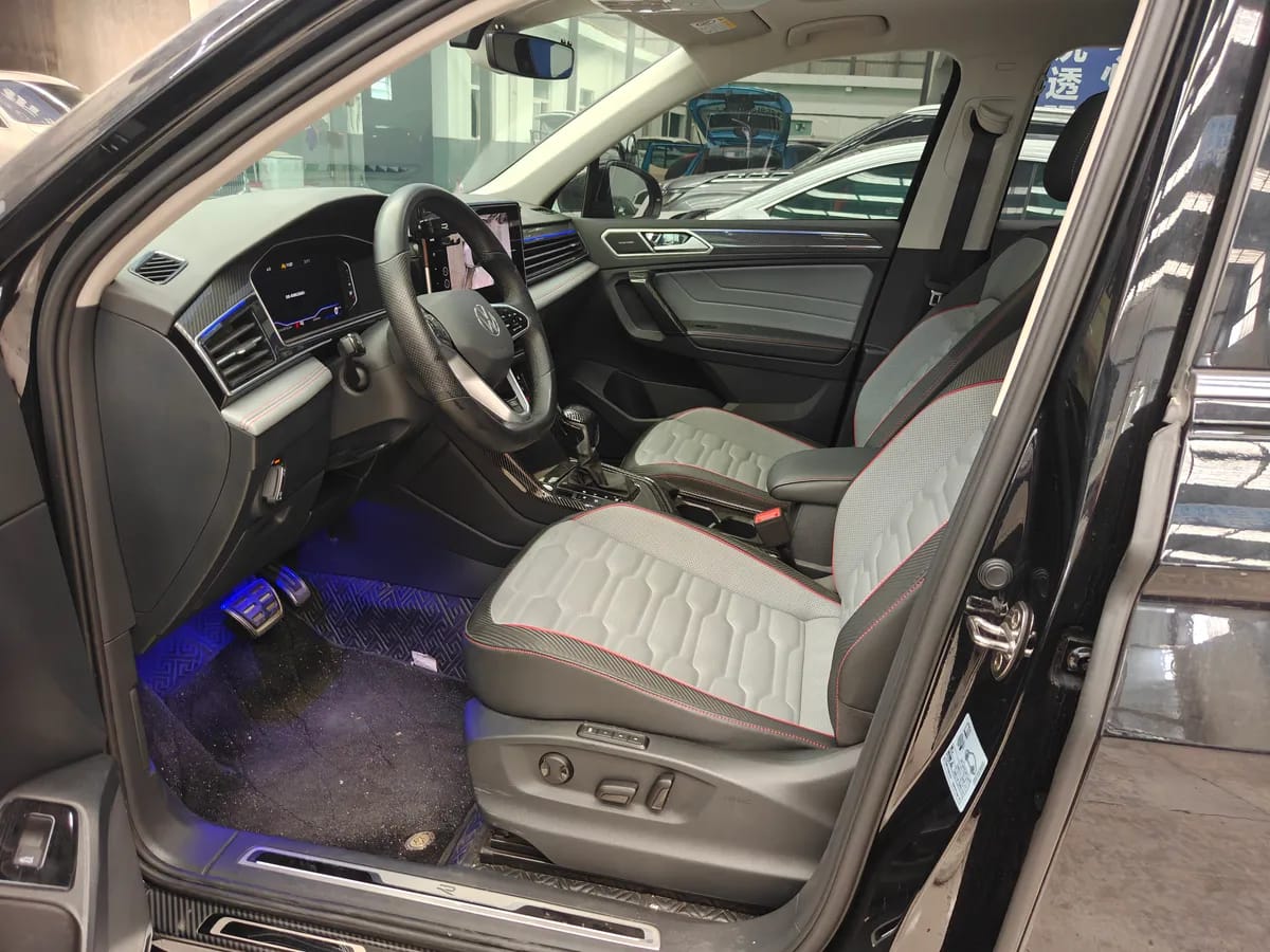 Volkswagen L 2023 330TSI R-Line 3