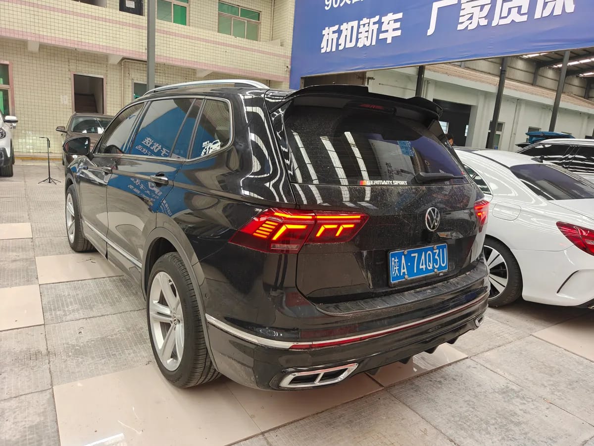 Volkswagen L 2023 330TSI R-Line 6